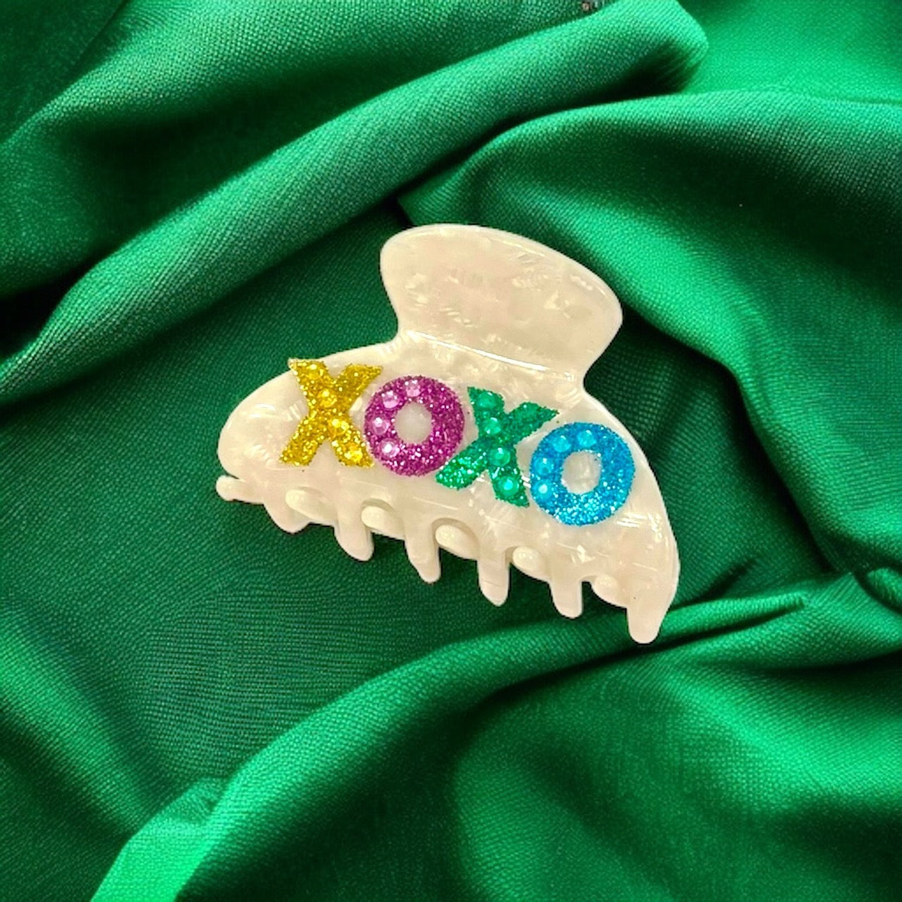 Featuring a trendy XOXO motif, these hair clips add a touch of personality and charm to any hairstyle, making them ideal for both casual and formal occasions.