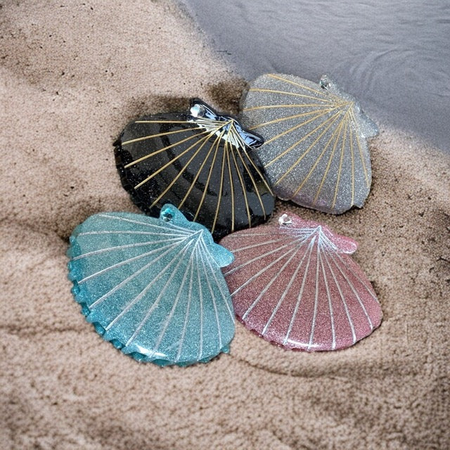 Gleaming glitter seashell hair clips add a touch of ocean glamour