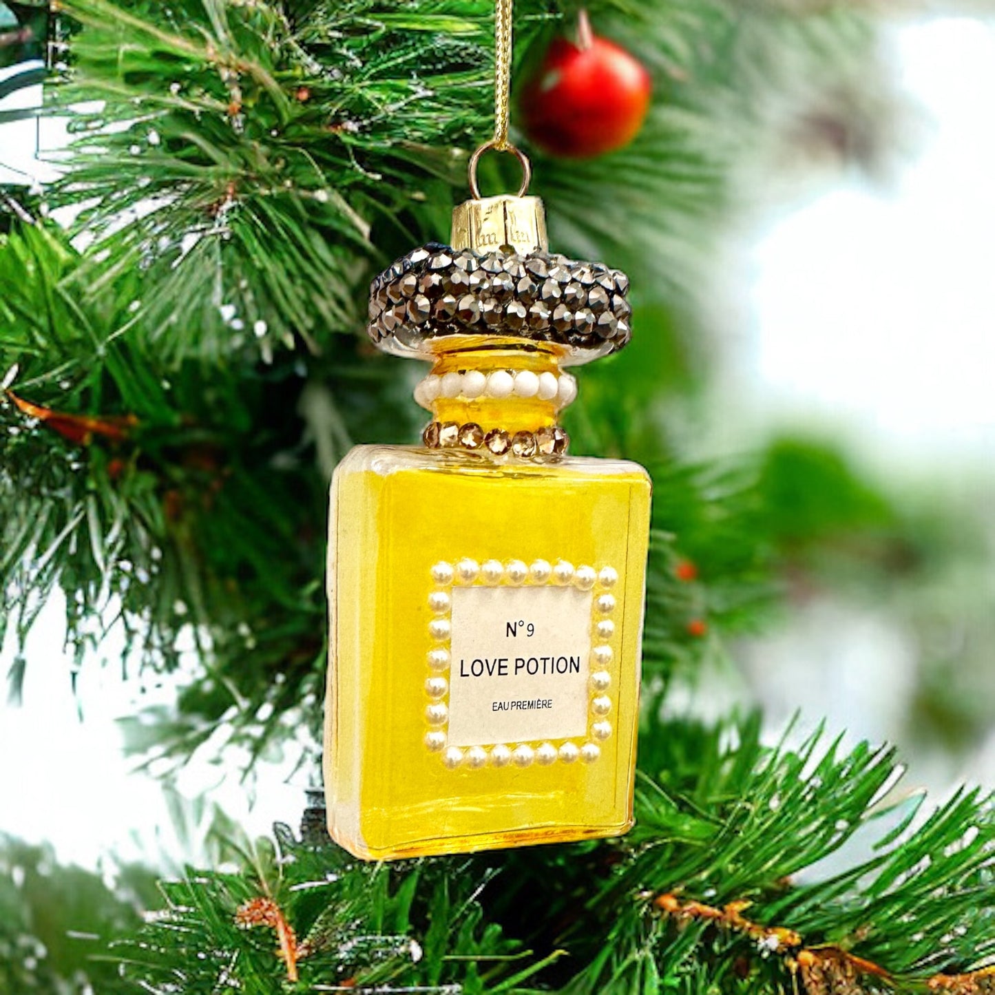 Enchanting glass ornament in the shape of a love potion bottle, adds a touch of magic to your Christmas decorations.