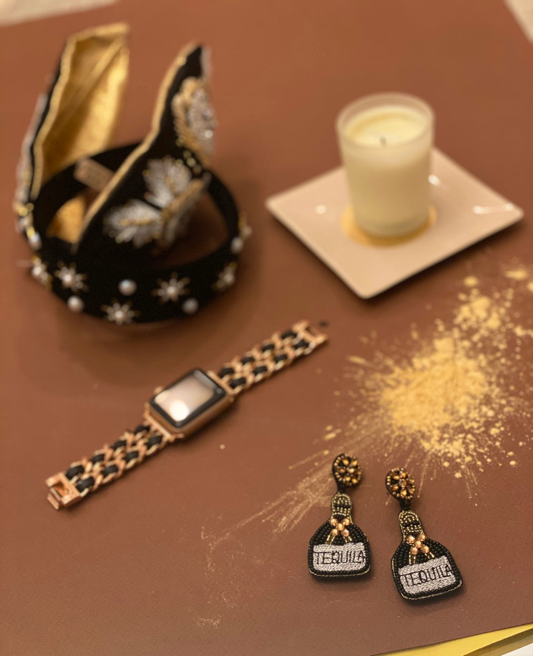 Tequila-themed onyx and gold earrings, perfect for making a statement at any event.